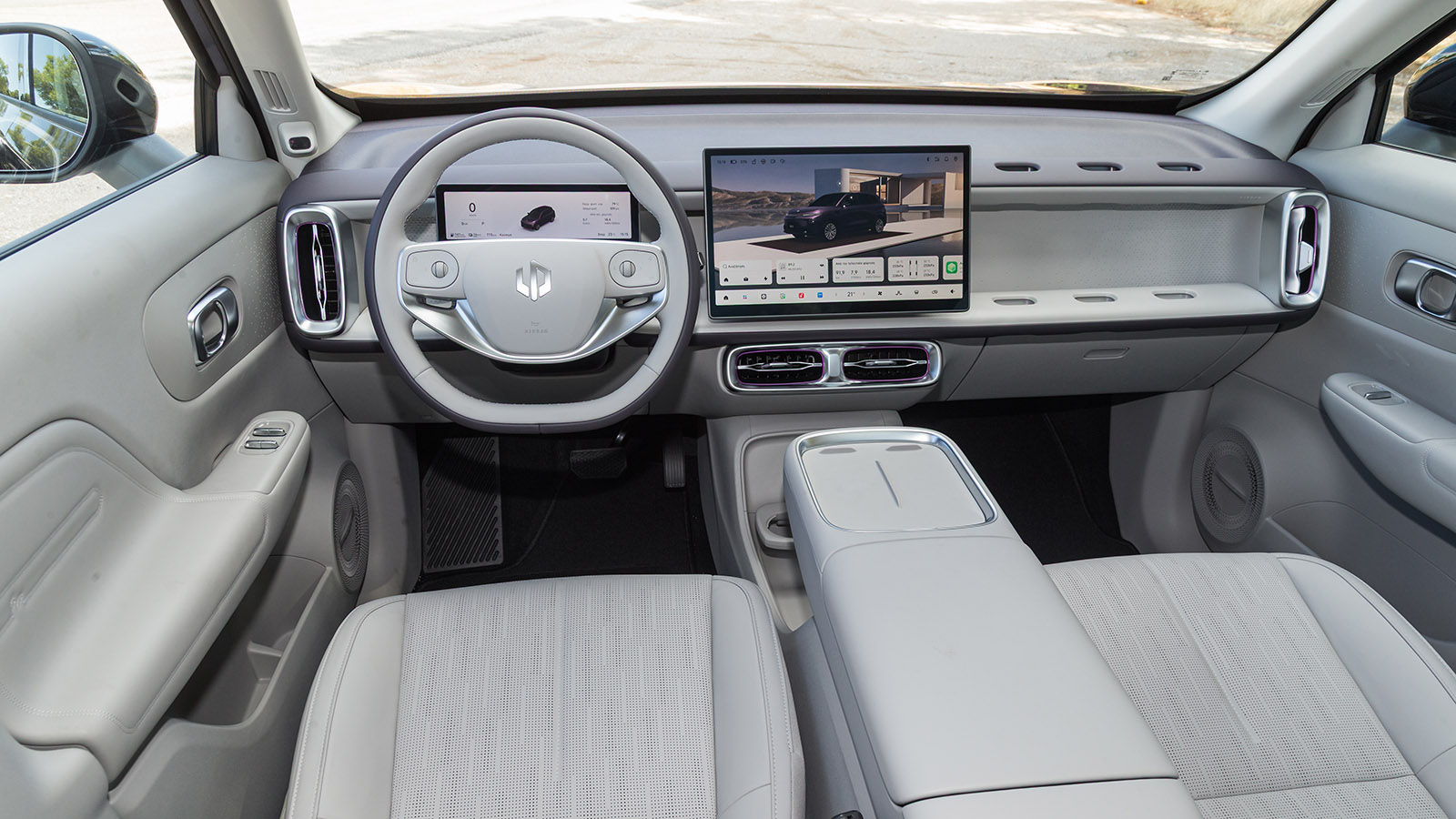 Leapmotor B10. Πόσο καλό είναι σε εξοπλισμό άνεσης και ασφάλειας.